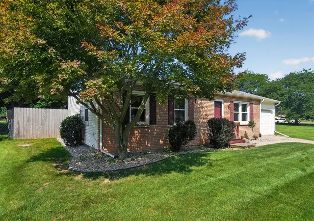 Photo 3 of Sale Pending at 565 N Madison St, Marshall, MI 49068 | MLS# 70553942 | Listing updated on 2026-08-23