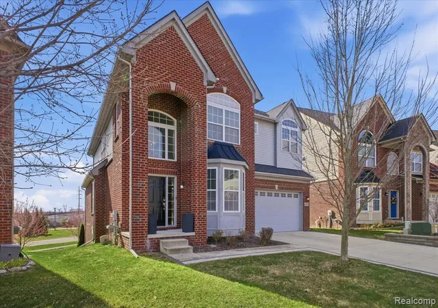 2nd image of 4930 E Stonegate Cir, Lake Orion, MI 48359 | MLS# 61015663