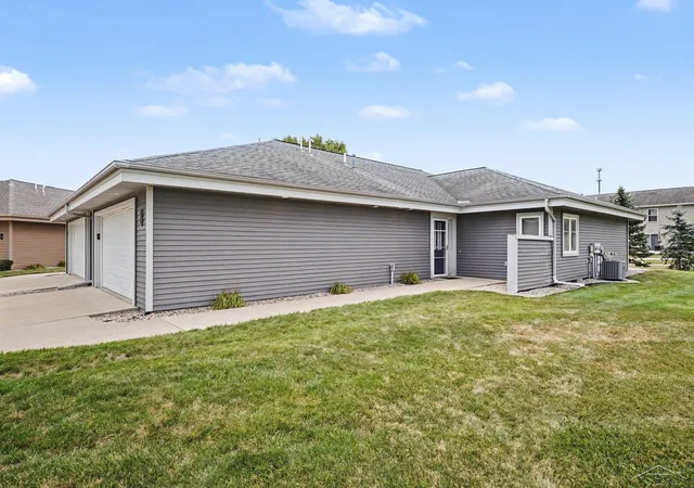 Photo 2 of Condo for sale at 18 Sanctuary Wy, Freeland, MI 48623 | MLS# 50219998 | Listing updated on 2026-09-03