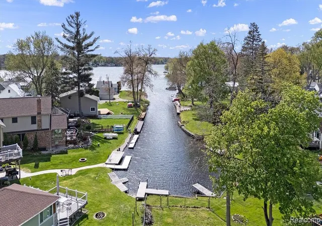Homes for sale in Commerce Township, MI | 8294 Lagoon St, Commerce Township, MI 48382 | MLS# 61011114