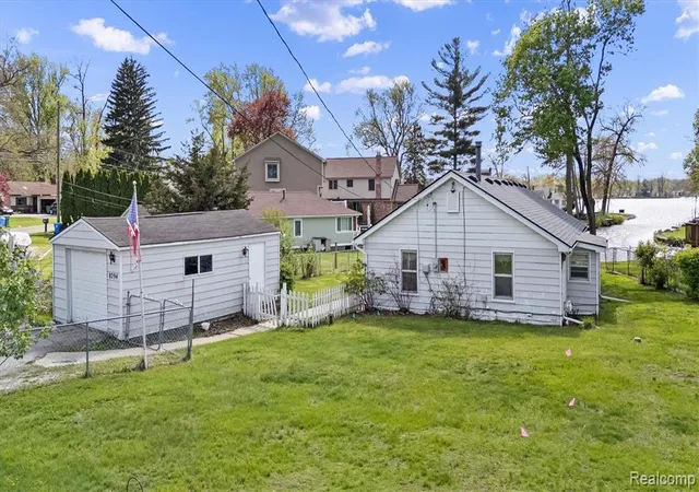 Homes for sale in Commerce Township, MI | 8294 Lagoon St, Commerce Township, MI 48382 | MLS# 61011114