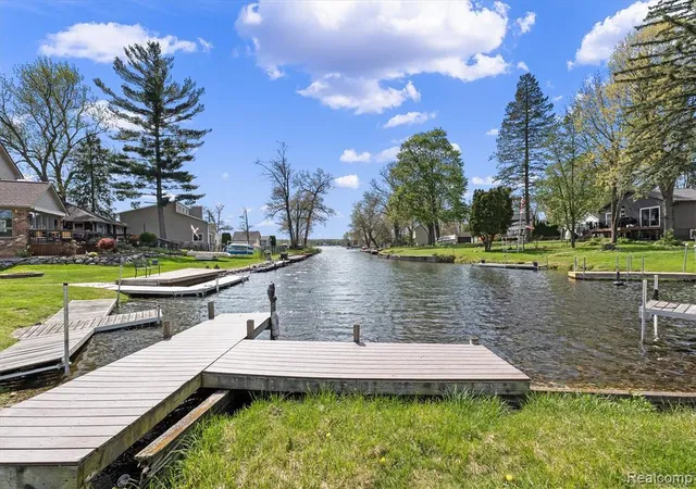 Homes for sale in Commerce Township, MI | 8294 Lagoon St, Commerce Township, MI 48382 | MLS# 61011114