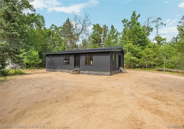 Homes for sale in Prudenville, MI | 202 Antelope Trl, Prudenville, MI 48651 | MLS# 61008698
