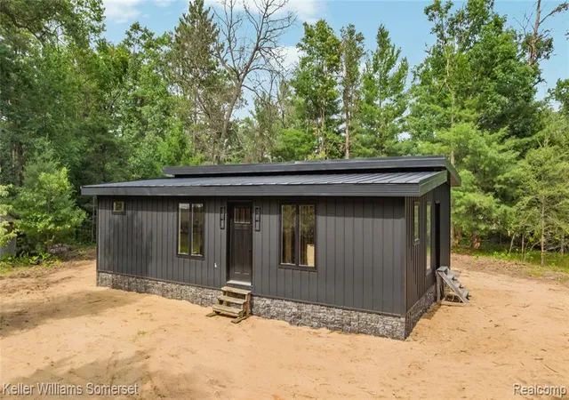 Homes for sale in Prudenville, MI | 202 Antelope Trl, Prudenville, MI 48651 | MLS# 61008698