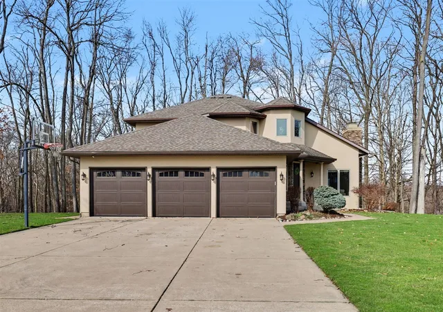 3rd image of 2011 Knollpoint Dr, Ada, MI 49301 | MLS# 70525145