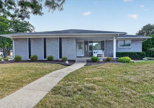 Photo 1 of Single family home for sale at 15500 Sherwood Ln, Fraser, MI 48026 | MLS# 50220165 | Listing updated on 2026-09-01