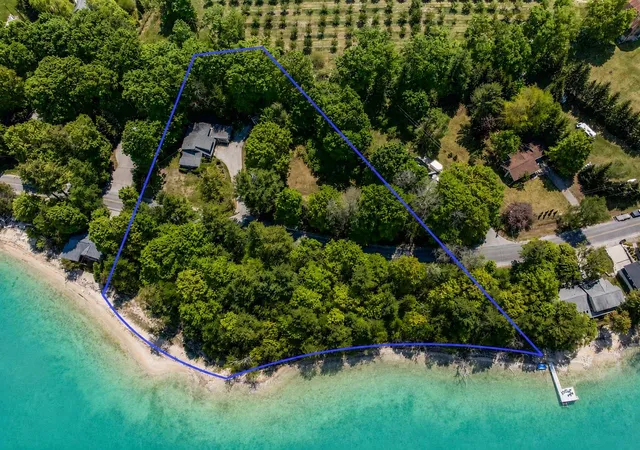 Photo 2 of Single family home for sale at 737 S Stony Point Rd, Suttons Bay, MI 49682 | MLS# 80071945 | Listing updated on 2026-08-08