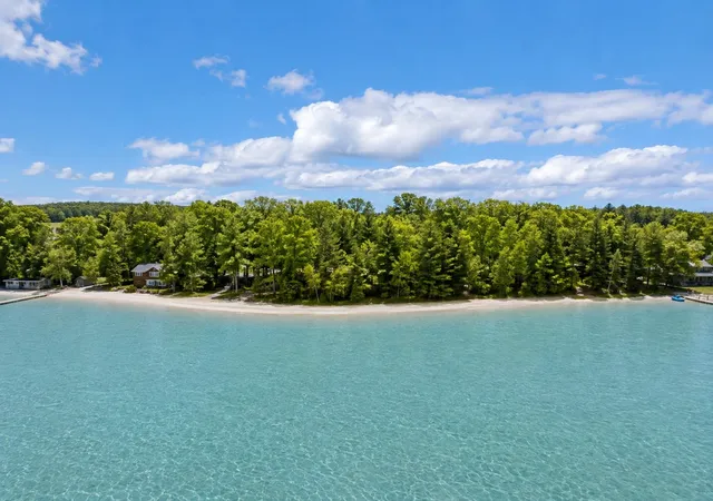 Photo 4 of Single family home for sale at 737 S Stony Point Rd, Suttons Bay, MI 49682 | MLS# 80071945 | Listing updated on 2026-08-08