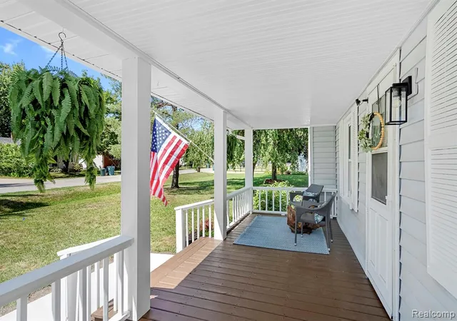 Photo 3 of Sale Pending at 9054 Oakview St, Plymouth, MI 48170 4052 | MLS# 61024370 | Listing updated on 2026-09-13