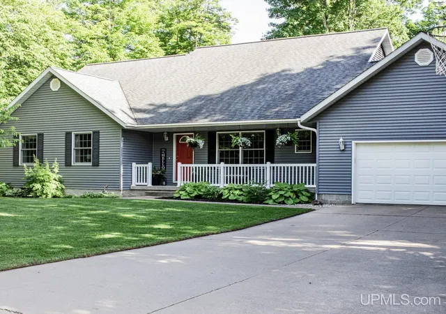 Homes for sale in Ishpeming, MI | 1055 Highland Dr, Ishpeming, MI 49849 | MLS# 50212964