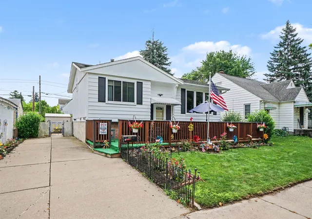 Homes for sale in Bay City, MI | 807 S Monroe St, Bay City, MI 48708 | MLS# 50214523