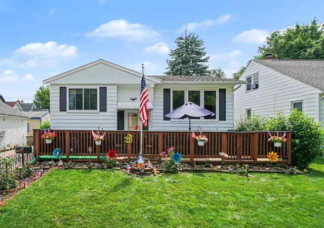 Homes for sale in Bay City, MI | 807 S Monroe St, Bay City, MI 48708 | MLS# 50214523