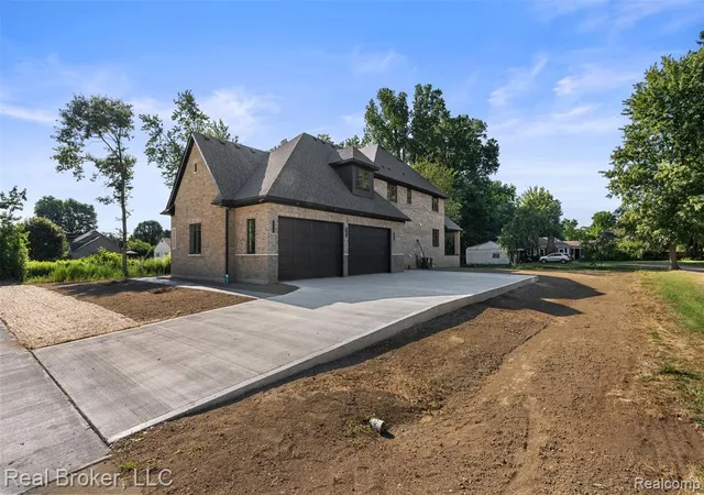Photo 5 of Single family home for sale at 12114 22 Mile Rd, Shelby Township, MI 48315 | MLS# 61016210 | Listing updated on 2026-08-24