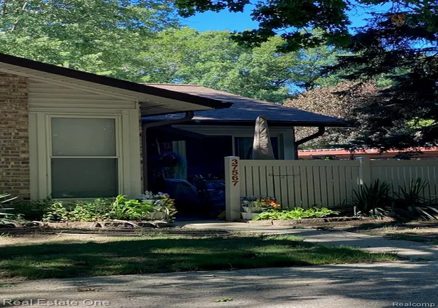 2nd image of 37567 Barkridge Cir #59, Westland, MI 48185 3204 | MLS# 61002089