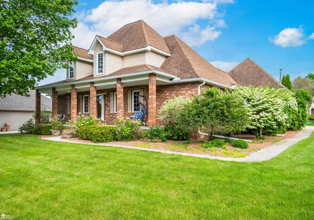 Single Family Residence at 8201 Fountain View Ct, Flushing, MI 48433 | MLS# 50208839 | | Sold on 2026-08-14
