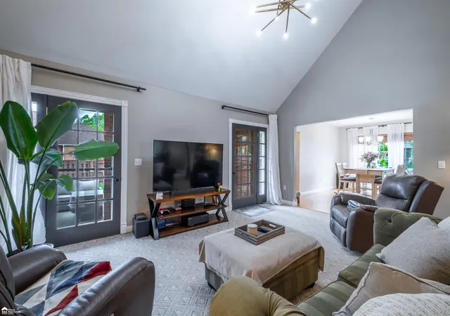 Photo 3 of Single Family Residence at 8201 Fountain View Ct, Flushing, MI 48433 | MLS# 50208839 | | Sold on 2026-08-14