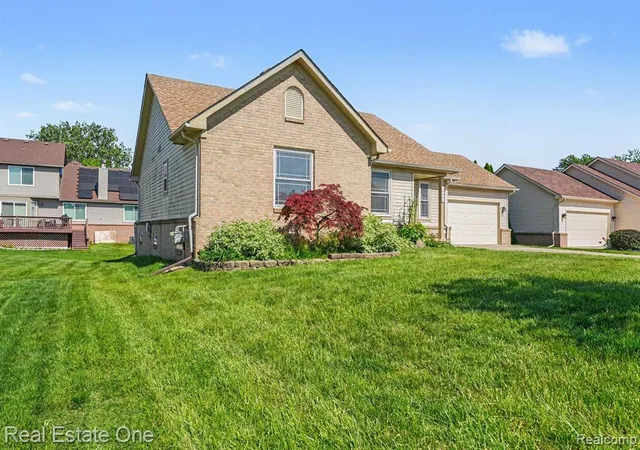 Homes for sale in Riverview, MI | 13941 Perry Pl Court, Riverview, MI 48193 | MLS# 61007163