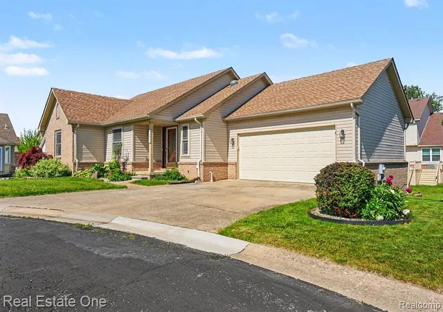 Homes for sale in Riverview, MI | 13941 Perry Pl Court, Riverview, MI 48193 | MLS# 61007163