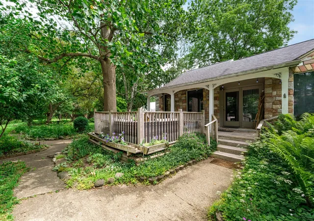 Photo 3 of Sale Pending at 117 Lincoln St, Marshall, MI 49068 | MLS# 70539049 | Listing updated on 2026-09-17