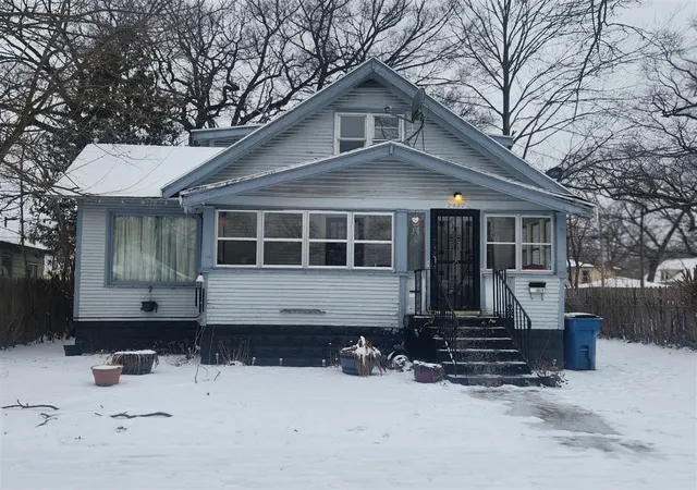 Homes for sale in Muskegon, MI | 2417 Baker St, Muskegon, MI 49444 | MLS# 70520618