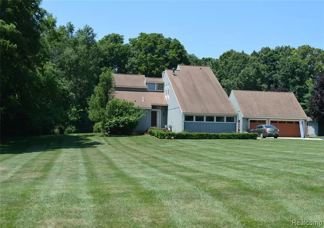 Homes for sale in Davisburg, MI | 10055 Walnut Hill Dr, Davisburg, MI 48350 | MLS# 61010180