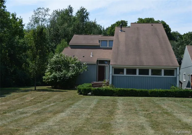 Photo 2 of Single family home for sale at 10055 Walnut Hl Dr, Davisburg, MI 48350 1162 | MLS# 61010180 | Listing updated on 2026-09-05