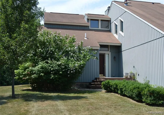 Photo 3 of Single family home for sale at 10055 Walnut Hl Dr, Davisburg, MI 48350 1162 | MLS# 61010180 | Listing updated on 2026-09-05