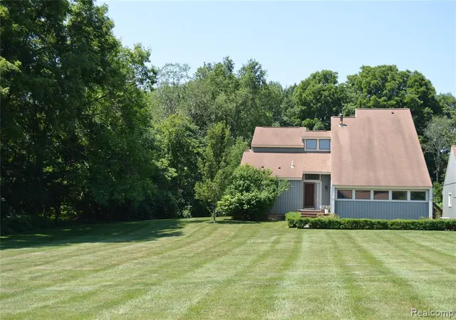 Homes for sale in Davisburg, MI | 10055 Walnut Hill Dr, Davisburg, MI 48350 | MLS# 61010180