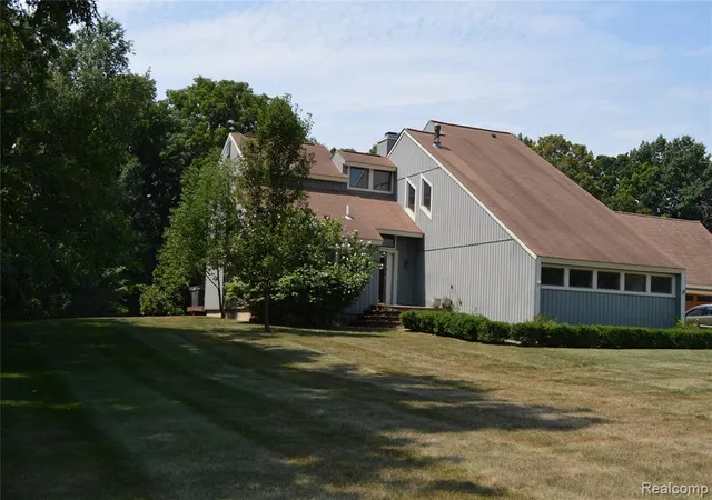 Photo 4 of Single family home for sale at 10055 Walnut Hl Dr, Davisburg, MI 48350 1162 | MLS# 61010180 | Listing updated on 2026-09-05