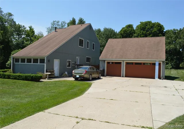 Homes for sale in Davisburg, MI | 10055 Walnut Hill Dr, Davisburg, MI 48350 | MLS# 61010180
