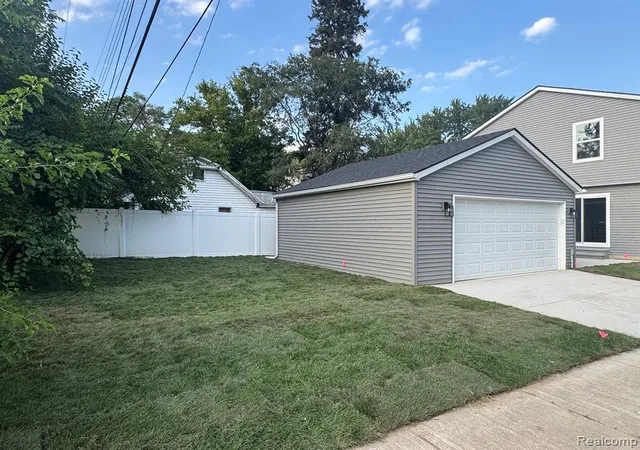 Photo 4 of Single family home for sale at 27305 Groveland Ave, Madison Heights, MI 48071 | MLS# 61016904 | Listing updated on 2026-08-30