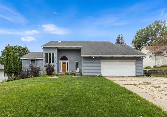 Photo 1 of Single family home for sale at 2630 Glencairin Dr, Grand Rapids, MI 49504 | MLS# 70555655 | Listing updated on 2026-09-19