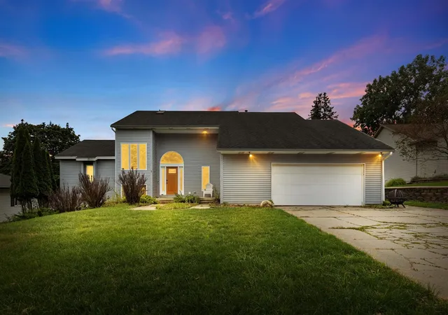 Photo 2 of Single family home for sale at 2630 Glencairin Dr, Grand Rapids, MI 49504 | MLS# 70555655 | Listing updated on 2026-09-19