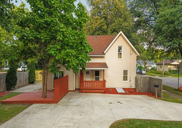 Photo 1 of Single family home for sale at 412 Quarry St, Jackson, MI 49201 | MLS# 70555282 | Listing updated on 2026-08-28
