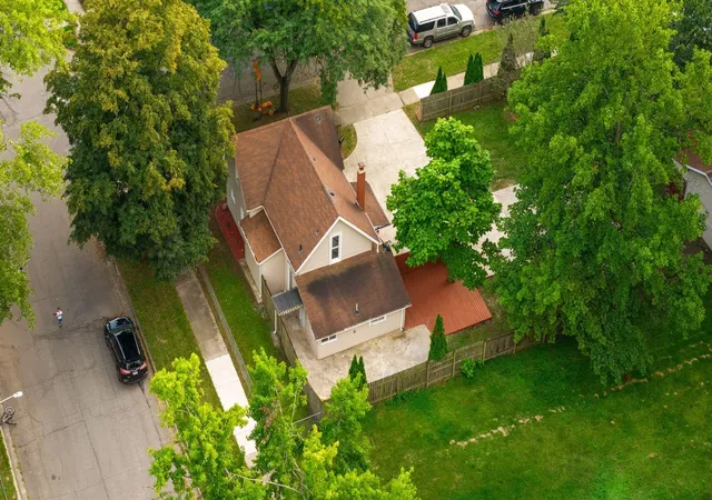 Photo 2 of Single family home for sale at 412 Quarry St, Jackson, MI 49201 | MLS# 70555282 | Listing updated on 2026-08-28