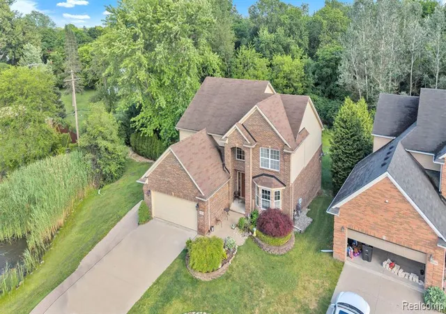 Homes for sale in Livonia, MI | 18090 Curtis Ct, Livonia, MI 48152 | MLS# 61003730