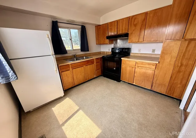 Listing Photo 5 - Condo for sale in building located at 113 115 Crusader St, Gwinn, MI 49841
