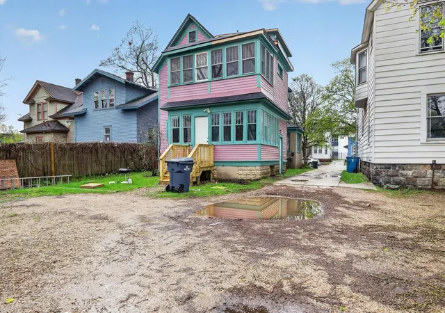 2nd image of 417 Locust St, Kalamazoo, MI 49007
