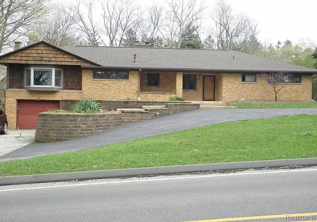 1st image of 2136 Newport Rd, Ann Arbor, MI 48103 | MLS# 60940970