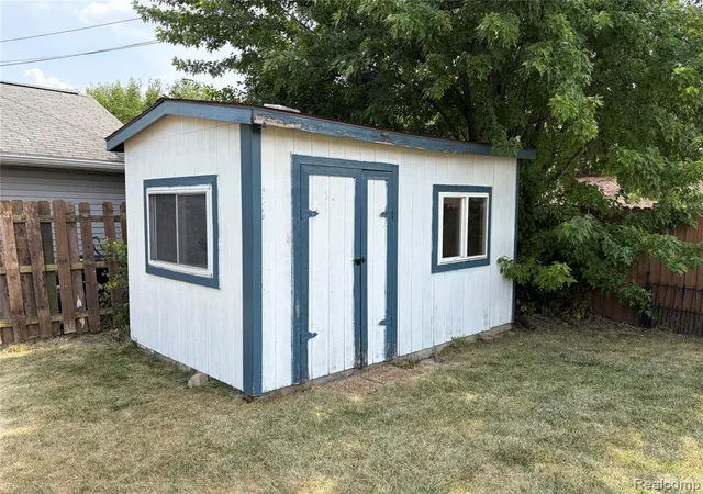 21st image of 2036 Cecil Dr, Troy, MI 48083 | MLS# 61017022