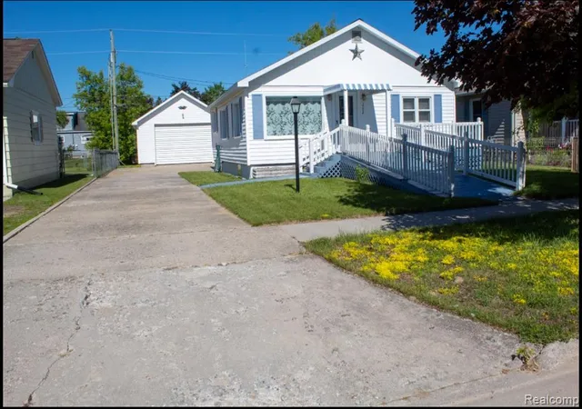 Homes for sale in Alpena, MI | 282 N June St, Alpena, MI 49707 | MLS# 61006587
