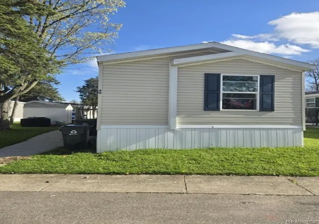 Photo 1 of Manufactured home for sale at 40 Sparrow Hl, Lake Orion, MI 48359 | MLS# 61011405 | Listing updated on 2026-07-29