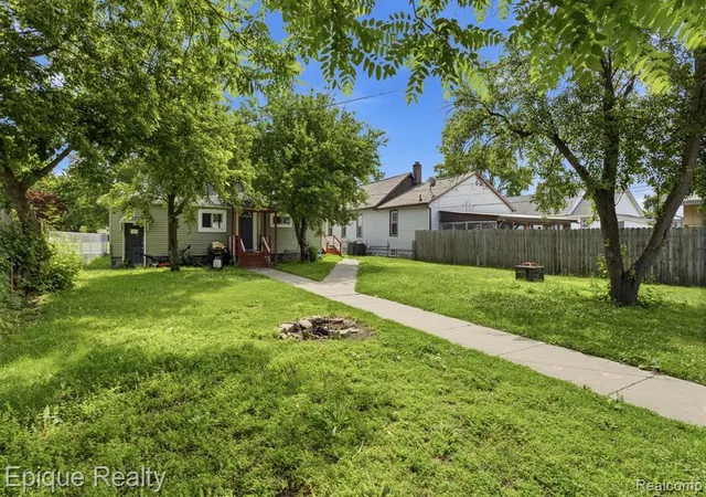 18th image of 1807 10th St, Port Huron, MI 48060 | MLS# 61005197