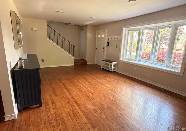 5th image of 9739 Waterway Dr, Grosse Ile, MI 48138 1656 | MLS# 61008482