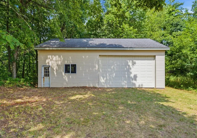 Photo 3 of Single family home for sale at 11144 Horton Rd, Holly, MI 48442 | MLS# 70553926 | Listing updated on 2026-09-11