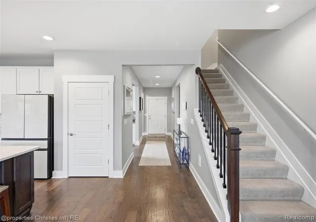 4th image of 2290 Monte Vista Ct, Lake Orion, MI 48360 1260 | MLS# 61023339