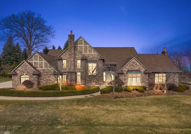 Homes for sale in Grosse Pointe Farms, MI | 207 Lake Shore Dr, Grosse Pointe Farms, MI 48236 | MLS# 50201310