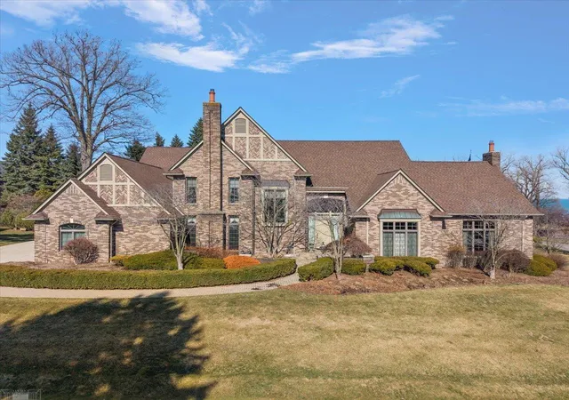 Homes for sale in Grosse Pointe Farms, MI | 207 Lake Shore Dr, Grosse Pointe Farms, MI 48236 | MLS# 50201310