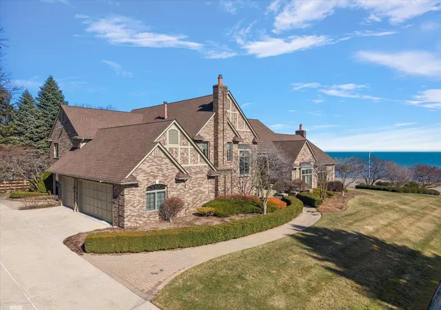 Homes for sale in Grosse Pointe Farms, MI | 207 Lake Shore Dr, Grosse Pointe Farms, MI 48236 | MLS# 50201310