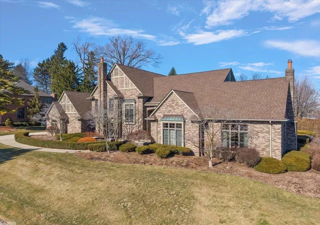 Homes for sale in Grosse Pointe Farms, MI | 207 Lake Shore Dr, Grosse Pointe Farms, MI 48236 | MLS# 50201310